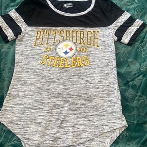 Ladies NWOT PITTSBURGH STEELERS XS GAME DAY SHIRT